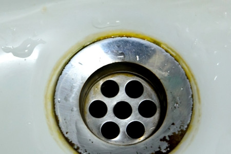 How to Prevent and Remove Bathtub Drain Odor 