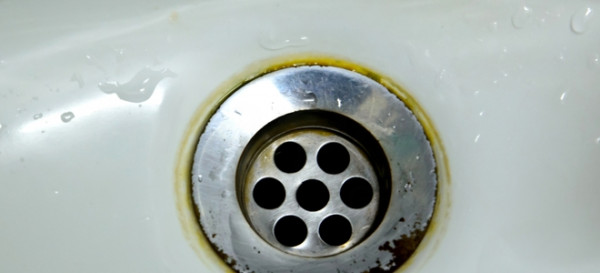 How to Prevent and Remove Bathtub Drain Odor 
