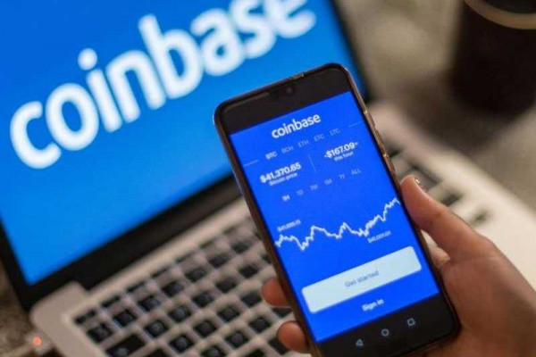 Coinbase users fear hacking after erroneous emails