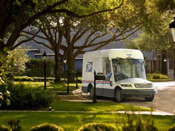 USPS snubs EVs, Biden with next-gen delivery fleet deal