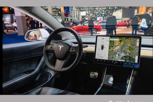 US safety body to probe Tesla on in-car gameplay