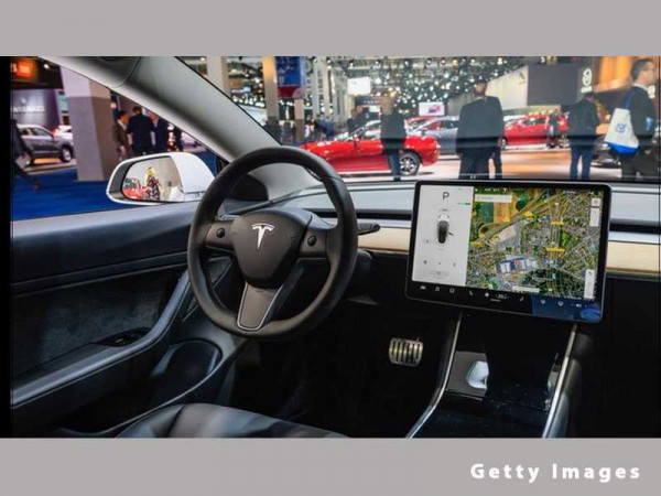 US safety body to probe Tesla on in-car gameplay