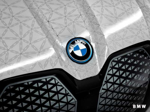 BMW shows off a color-changing car