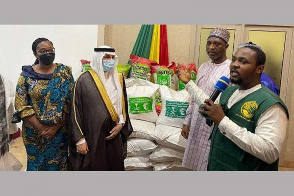 Saudi Arabia donates 150 tonnes of assorted food items to Muslim c’nty