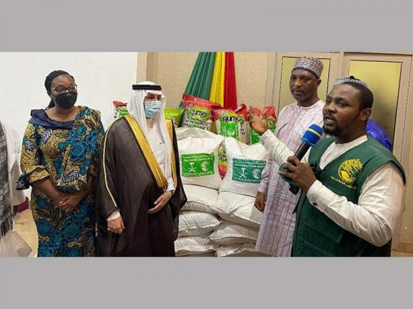 Saudi Arabia donates 150 tonnes of assorted food items to Muslim c’nty