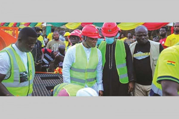 Govt launches manual on c’nity mining initiative