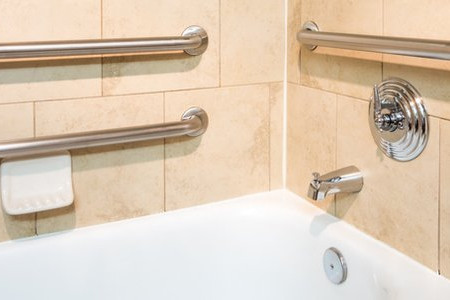 10 Bathtub Fixtures for Disabled People 