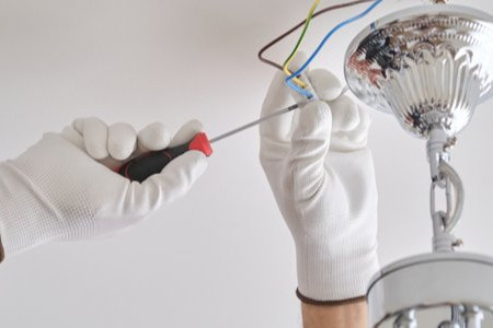 Do I Really Have to Turn Off All the Power to Replace a Light Fixture?