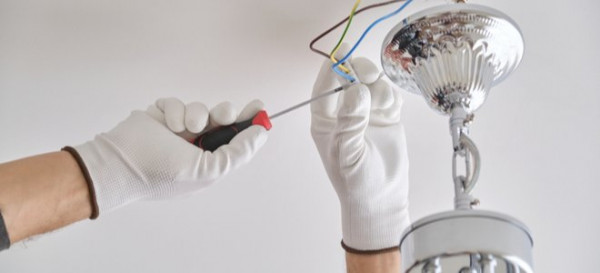 Do I Really Have to Turn Off All the Power to Replace a Light Fixture?